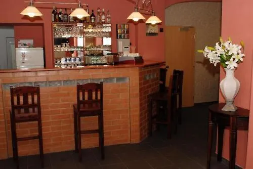 招待所 杏树酒店 特普利采
